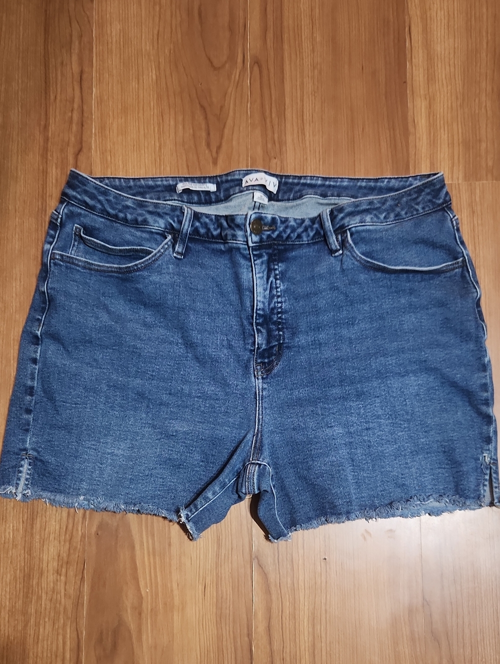 Ava & Viv High-rise, MIDI Jean shorts.
